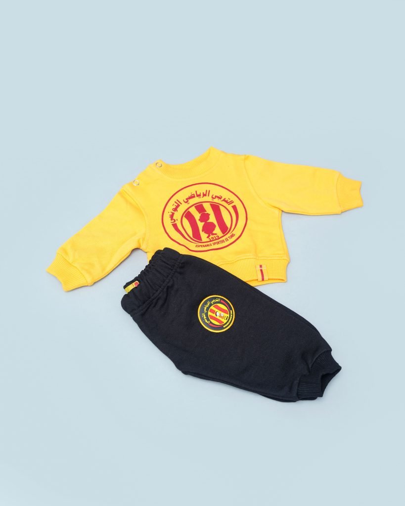 Combinaison Enfant Espérance Officielle avec pull jaune et pantalon noir